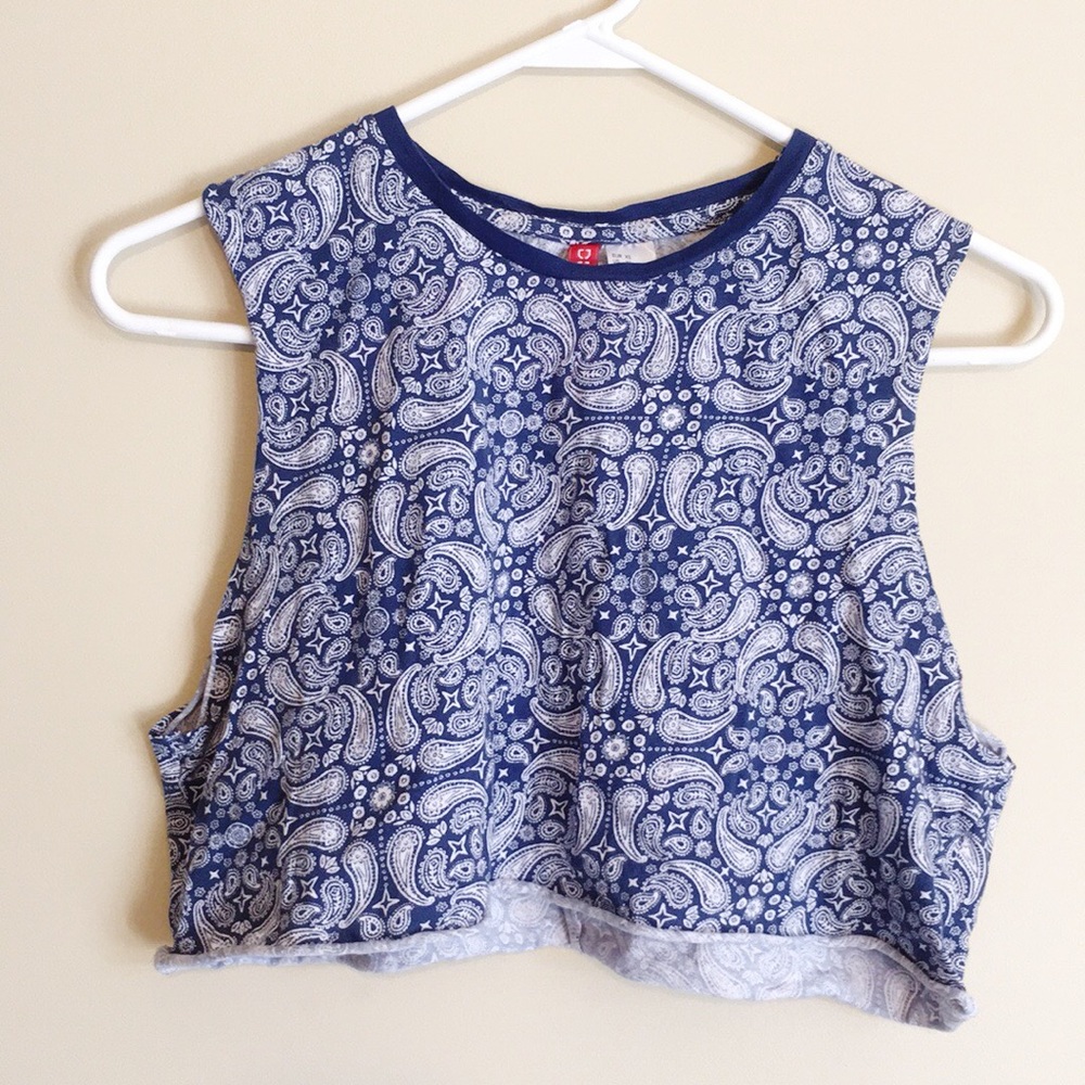 SALE ✨ Retro Patterned Crop Top